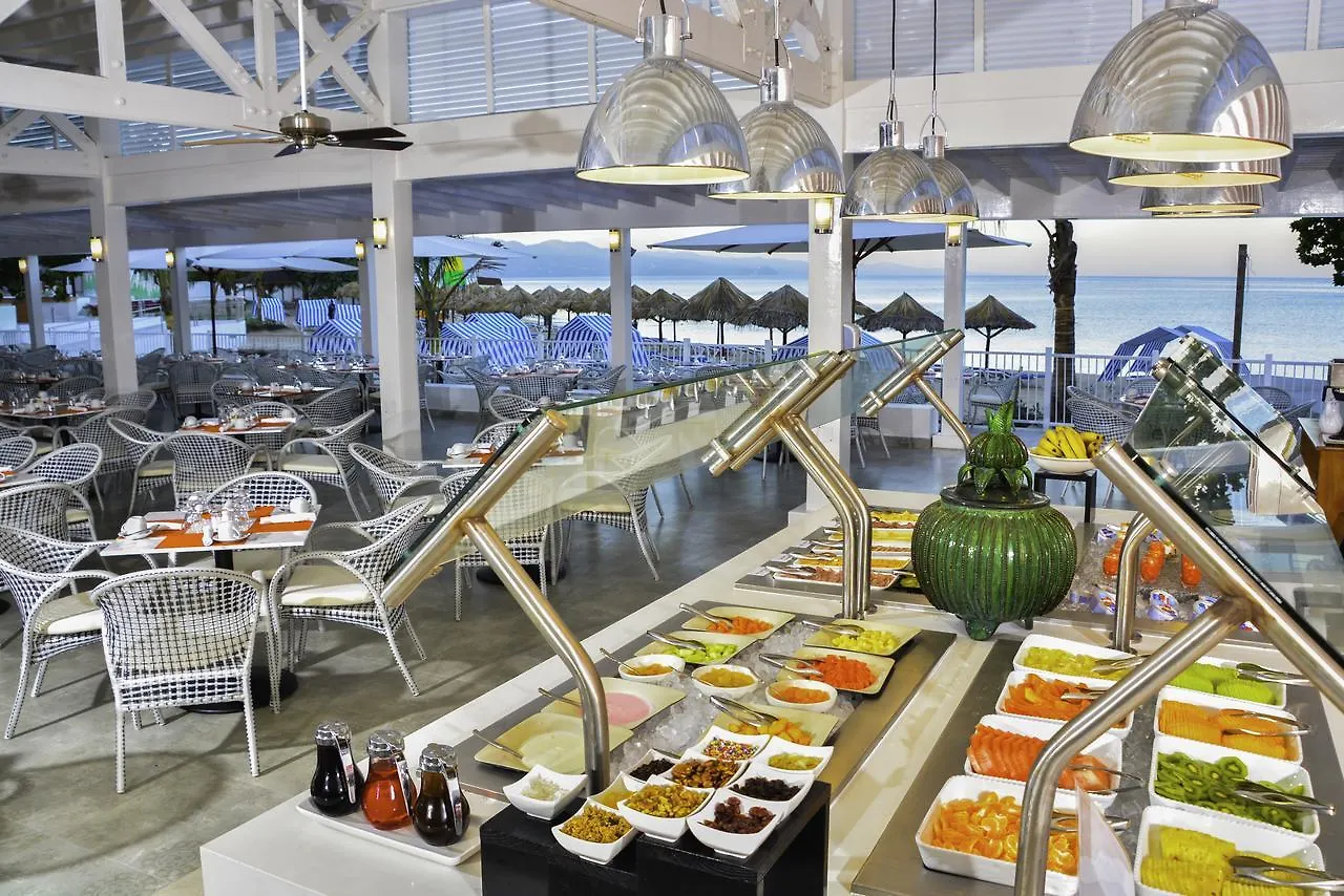 Grand Decameron Cornwall Beach, A Trademark All-Inclusive Resort
