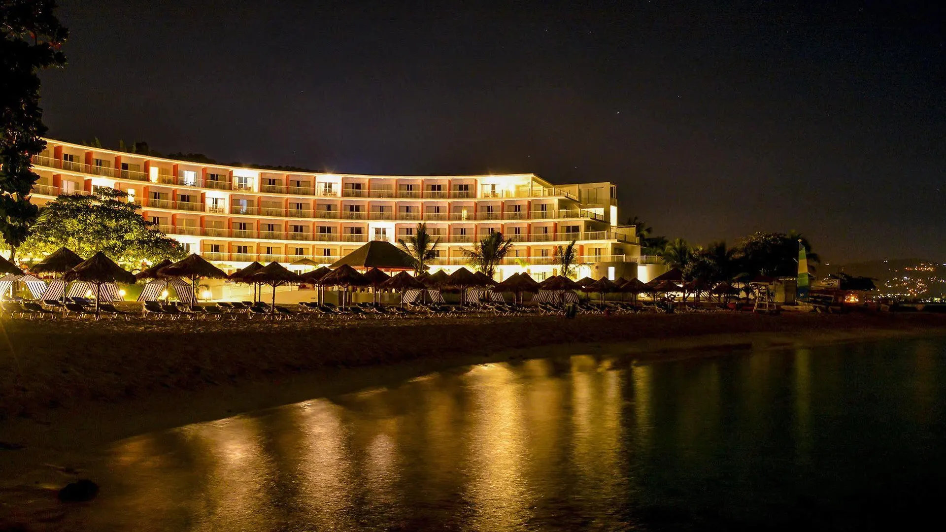 Grand Decameron Cornwall Beach, A Trademark All-Inclusive Resort