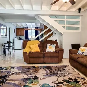 Cheerful 2 - Bedroom Townhouse With Free Parking In New Apartment Kingston